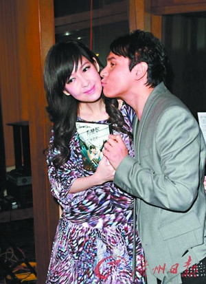 周慧敏被已婚男星强吻羞涩两人10年前传绯闻(图)