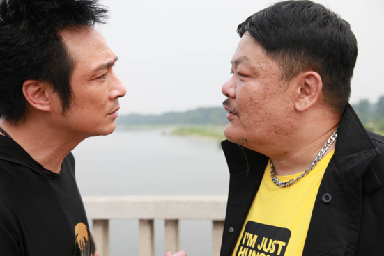 吴镇宇加盟为“疯狂的蠢贼”增色网友热议惹猜想