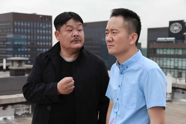 “疯狂的蠢贼”全阵容亮相冰雪电影节3月1日上映