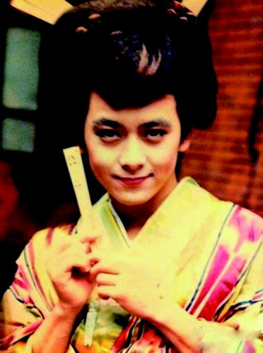 林志颖晒早年艺妓照神态妩媚网友:我要拜石榴裙