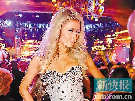31岁希尔顿赌城高调庆生兴奋称“寿星女就是走运”