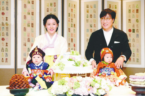 李英爱一家四口首亮相暂以家庭为重强调不息影