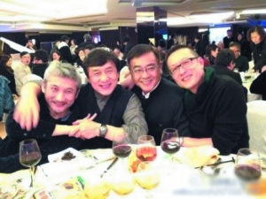 成龙徐克罕见合影曝光两人十指相扣满脸笑(图)
