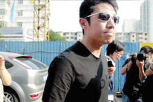 撒贝宁被偷拍愤怒报警召《今日说法》反拍引争议