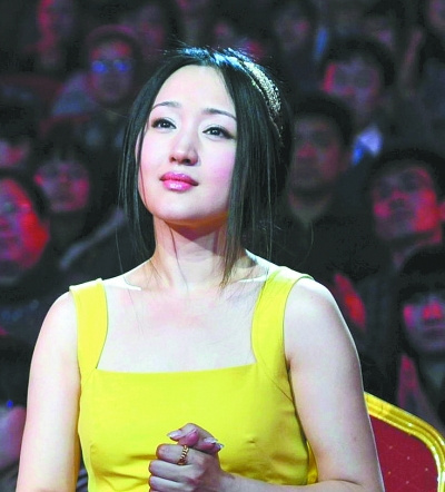 杨钰莹容颜未改很清纯被问“姐弟恋”柳眉倒立怒喝
