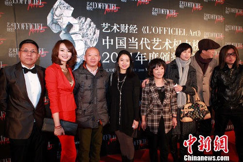 “峰幂”再同台回应称仍是好友杨幂秀香肩美背(7)