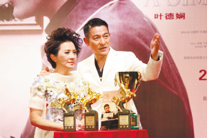 刘德华知“桃姐”受欢迎兴奋叫叶德娴:妈没问题了