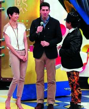 梁咏琪被追问怀孕传闻留余地回应:我想少点工作
