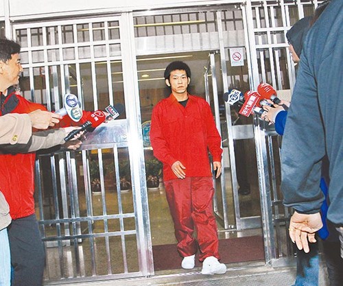 好小子颜正国出狱盼回演艺圈担忧给儿子坏榜样3