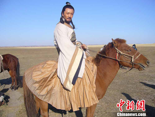 《建元风云》杀青张岩分饰两角被唐国强打动(图)