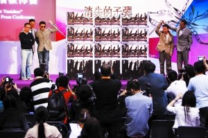 谢霆锋谢媒体偷拍儿子:身边多了600万观众保镖