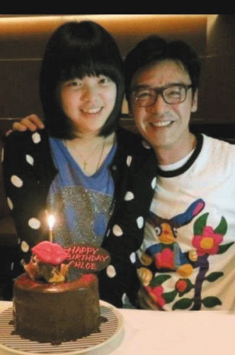 钟镇涛庆大女儿17岁生日晒父女亲密合影照(图)