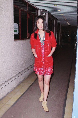 陈慧琳产后6天窈窕出院称身体不错喂次子母乳