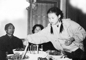 李宇春扎小辫青涩照曝光网友:原也是害羞的姑娘