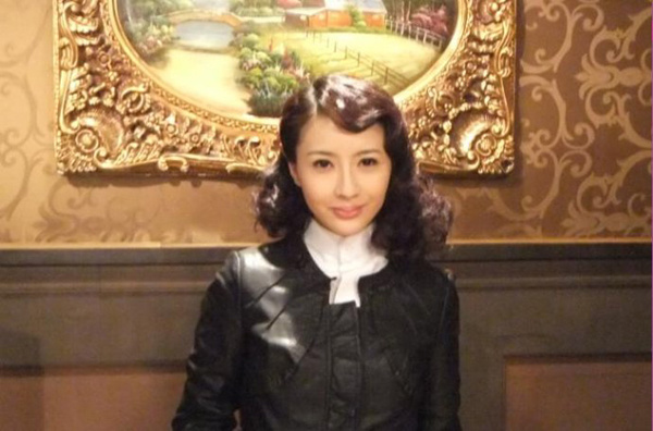 演员李羲儿凭借《黑狐》中的"章佳林"一角名声大赫,更是得到电视银幕