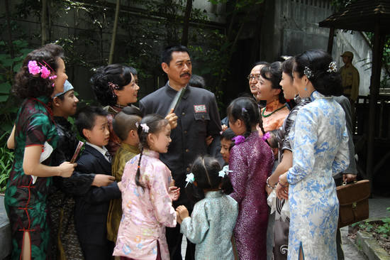 张丰毅雾都感情戏看点多被嘲事业爱情两不误