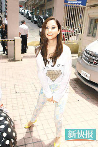 遇恶女当街打人20岁何超莲路见不平报警救人(图)