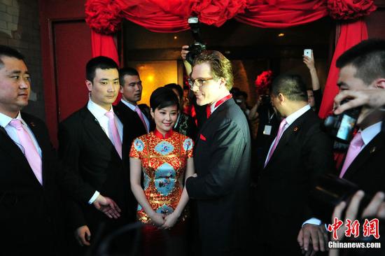 袁莉与洋老公北京举行婚礼赵宝刚马艳丽到场祝贺