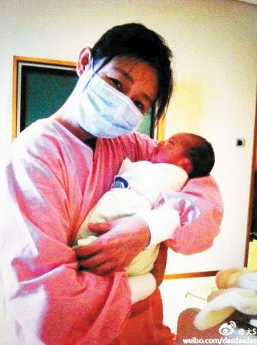 大S抱婴儿上瘾欲改行网友喊话汪小菲:快生一个