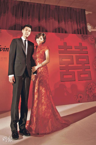Ella与未婚夫订婚阿雅庆贺:白头偕老早生贵子!