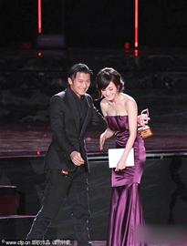 杨幂怒斥与谢霆锋绯闻被曝和刘恺威恋情甜蜜(图)