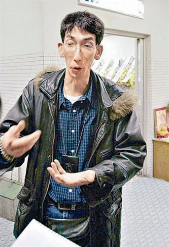 “胖头陀”穷困潦倒求助筹钱葬母发近照显憔悴(图)