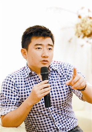 央视名嘴芮成钢:问骆家辉美国是否欠中国钱是玩笑