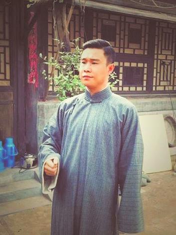 小沈阳说书人造型曝光穿长衫大褂颇具古风(图)