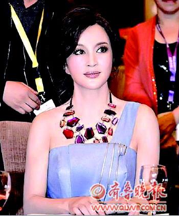 刘晓庆嫩照似30岁媲美范冰冰坚决否认整容(图)