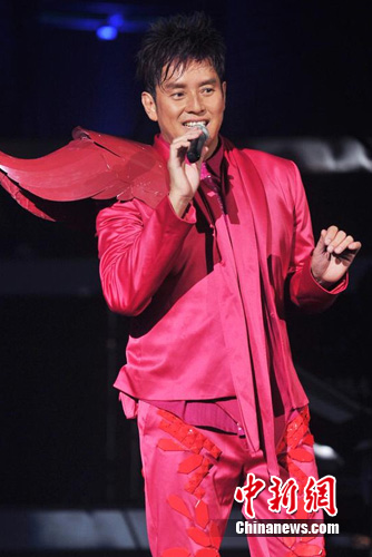 谭咏麟出演大爱音乐节山羊皮原班人马再现经典