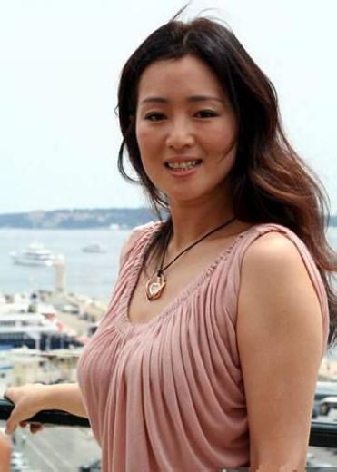 巩俐借口不适缺席活动疑为绑住男友冒险怀孕(图)