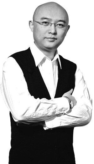 孟非坠落舞台手臂骨折工作人员否认其有亿元保险