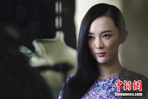 霍思燕“女人帮·妞儿”造型曝光低首垂眉霸气外露