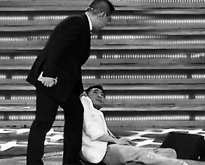 “海归男”学历遭疑晕倒张绍刚:想靠无知博出位