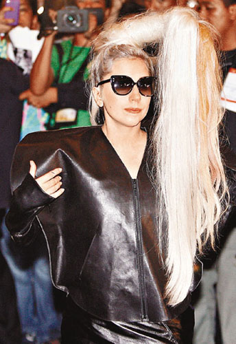 LadyGaGa个唱受阻落泪不惧暴力哪怕没人听也唱