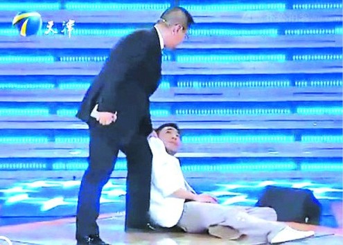 海归男电视求职被质疑学历晕倒方舟子力挺帮反击
