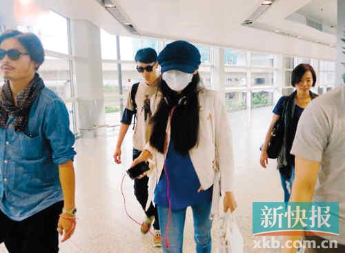 张柏芝带病返港遮捂严实将与两子补过生日(图)