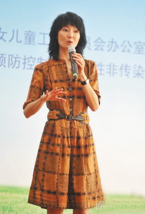 张曼玉关注内地留守儿童呼吁父母多陪孩子(图)