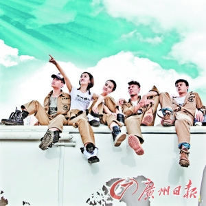 演员导演卖房卖车环球世界被质疑炒作当事人否认