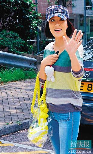 杨怡撒谎称看中医治腰骨被曝隆鼻失败求妙方(图)