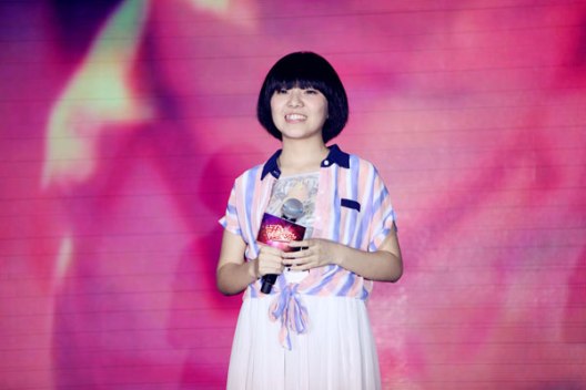 “自习室女生”声音似王菲走红正式签约欲出唱片