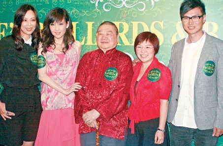 倪震拒回应旧爱张茆订婚周慧敏含情脉脉挺老公