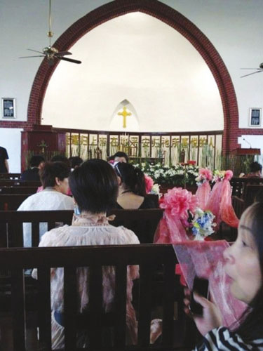 凌潇肃唐一菲被证实已完婚“唐先生”预订婚宴酒店