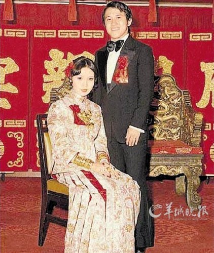 曾志伟前妻哭认与干儿子热恋:地位无人可取代(2)