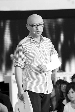 孟非带伤回归《非诚勿扰》网友送称号“钢铁侠”