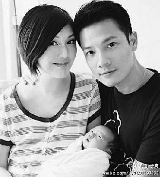 杨千嬅儿子可爱照曝光网友感叹:小家伙头发好密