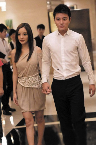 传李小璐已怀孕4个月与贾乃亮下月奉子完婚(图)