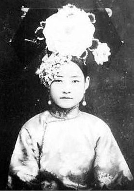 揭秘明星惊悚前世照李宇春酷似清朝格格组图