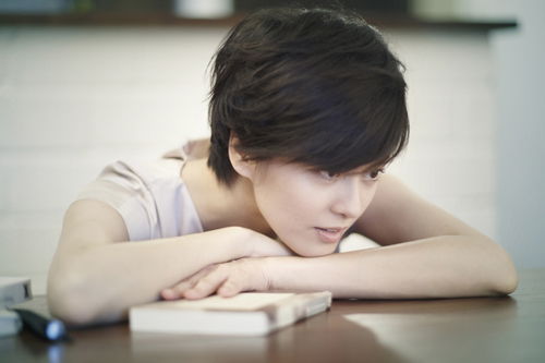 梁咏琪化身“西班牙女郎”新歌《蝴蝶吻》秀幸福