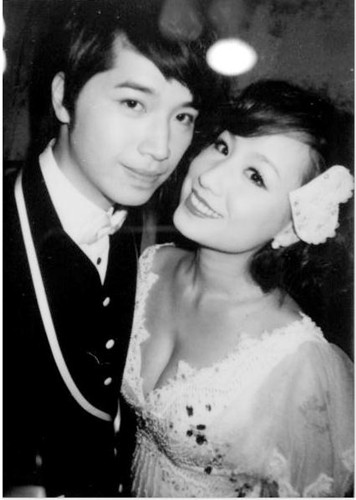 宋晓波曝与女友贴面亲密合影9月完婚现已领证
